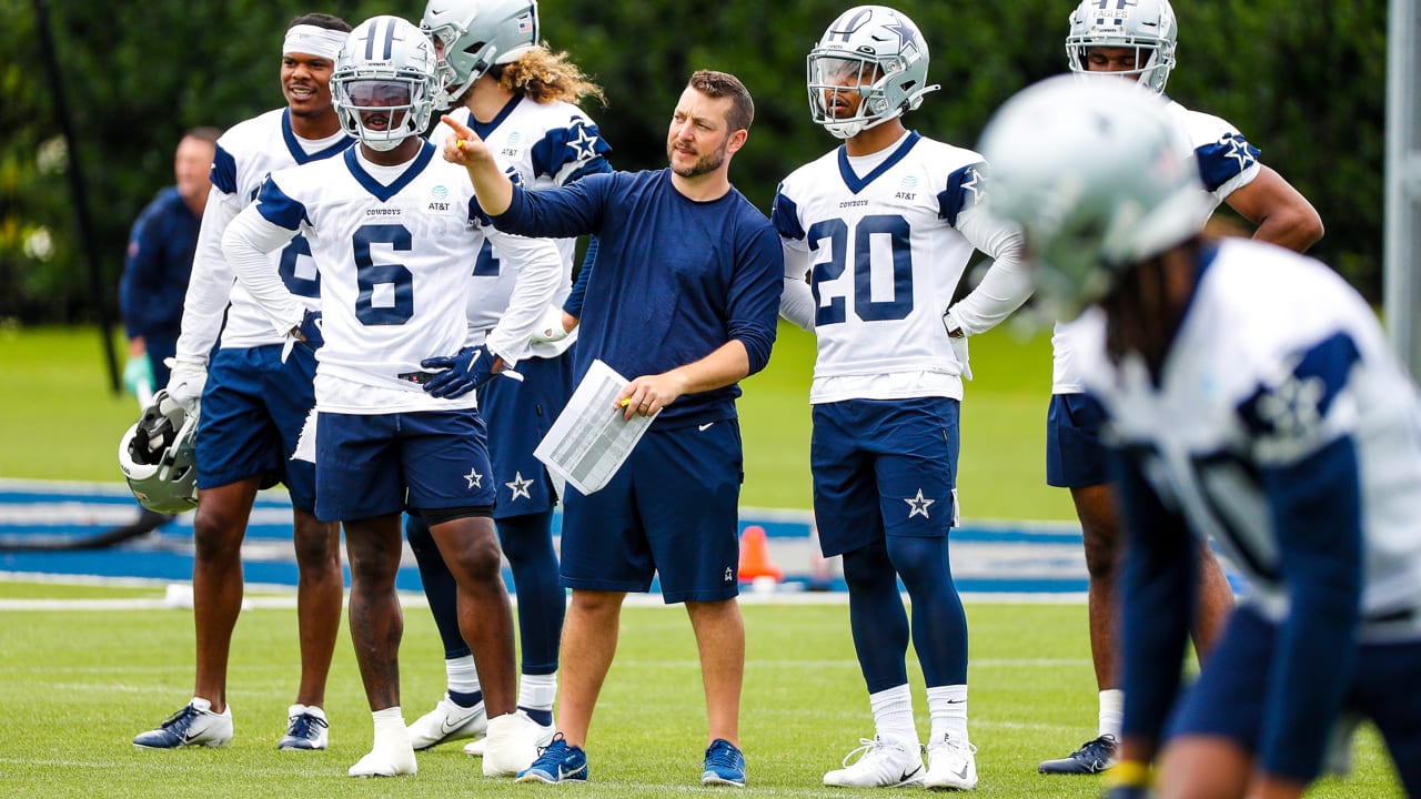 Cowboys' Micah Parsons joins teammates for OTAs