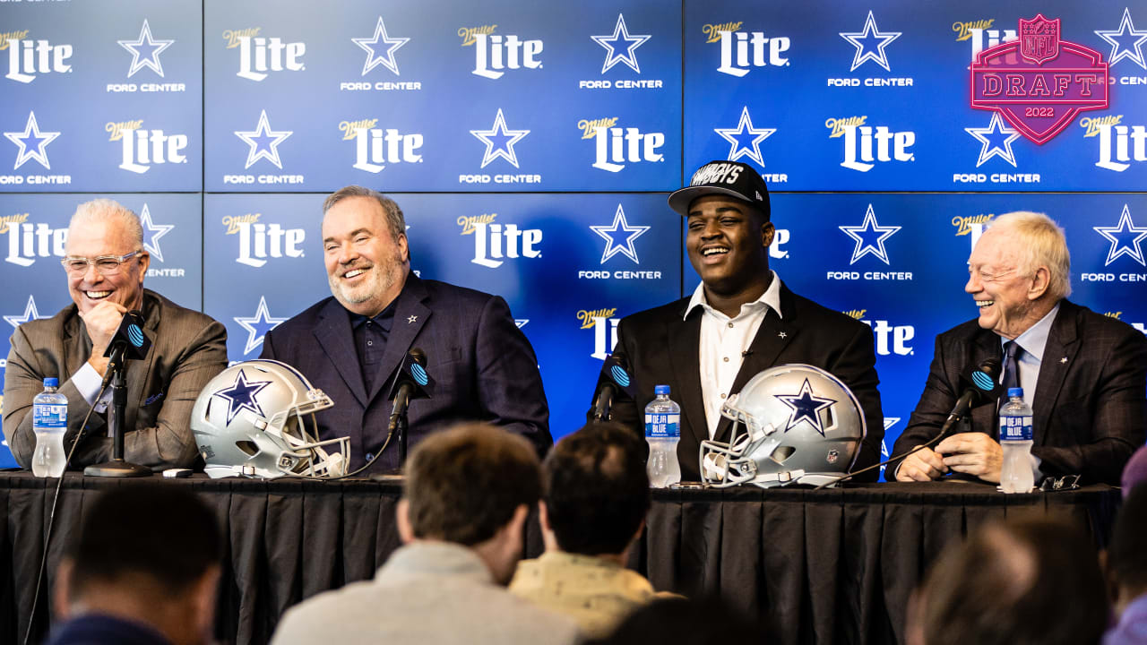 AI Predicts Dallas #Cowboys Draft Picks