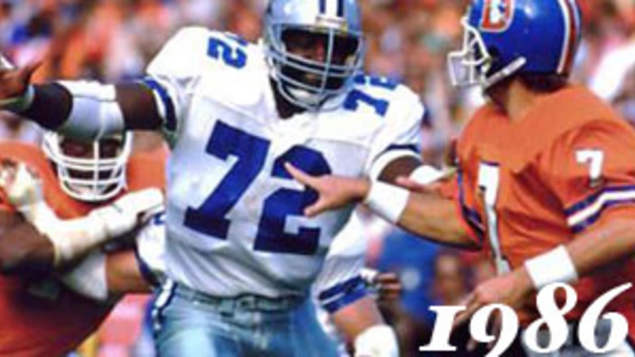 Dallas Cowboys Ed Too Tall Jones talks with the Houston Oilers