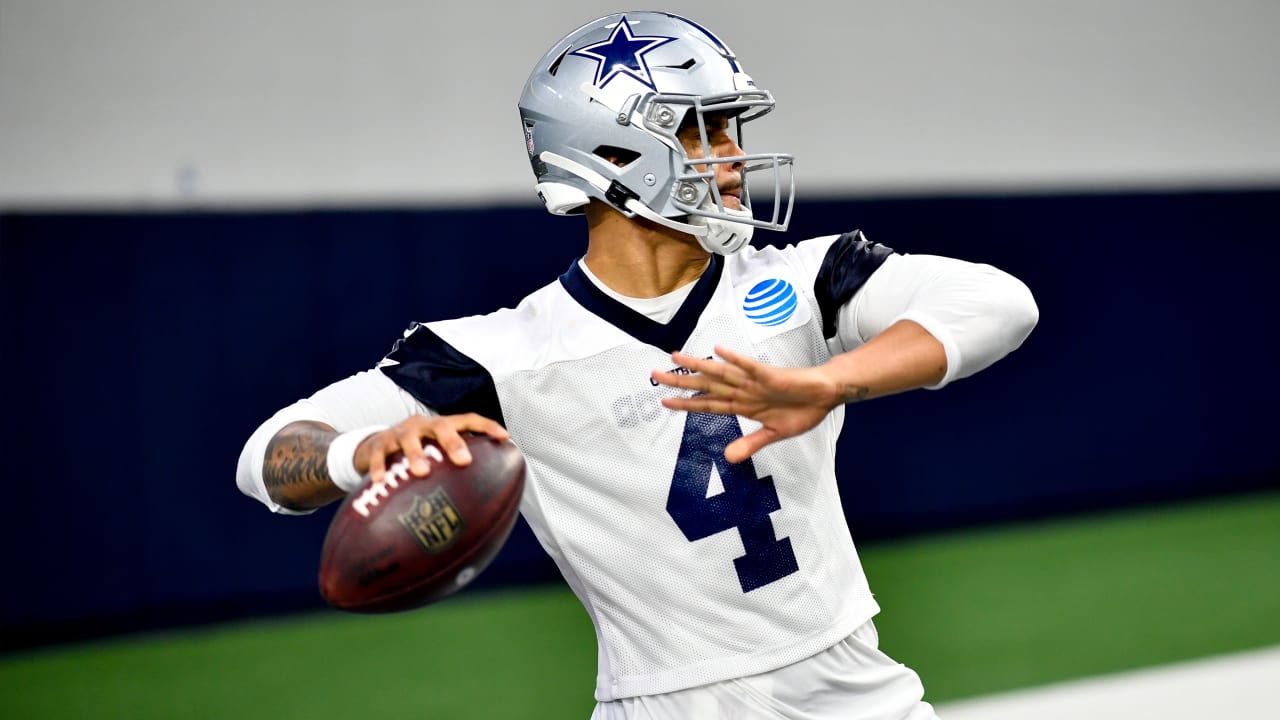 CowBuzz: Dak Tips His Cowboy Hat After Signing