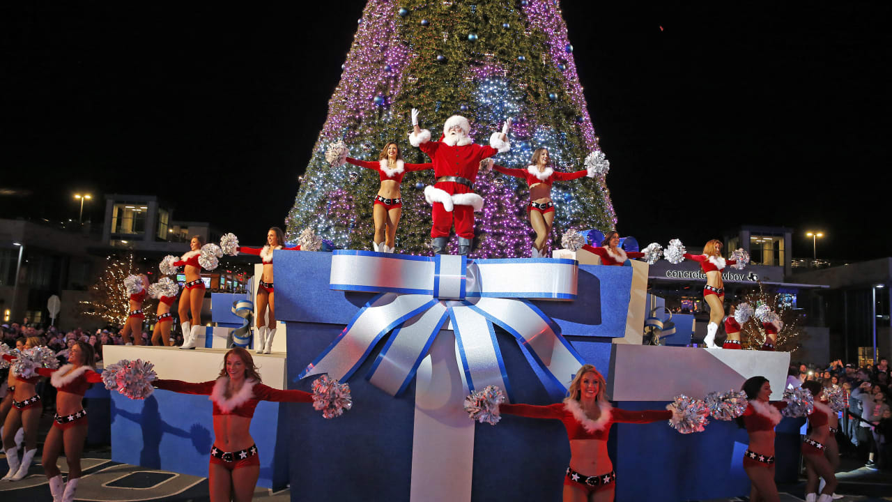 PHOTOS: NFL Cheerleaders Christmas Eve