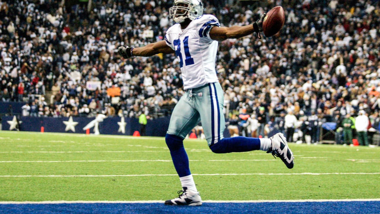 Dallas Cowboys running back Marion Barber (24) gets past the tackle of New  York Giants safety Will Demps (47) late in the second quarter at Giants  Stadium in East Rutherford, New Jersey