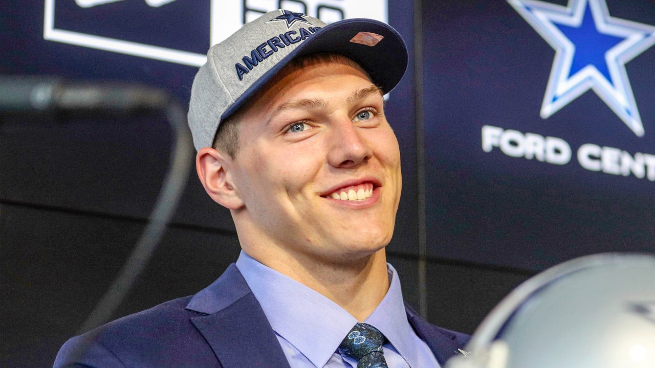 Dallas Cowboys - Join us in wishing Leighton Vander Esch a happy birthday!!  