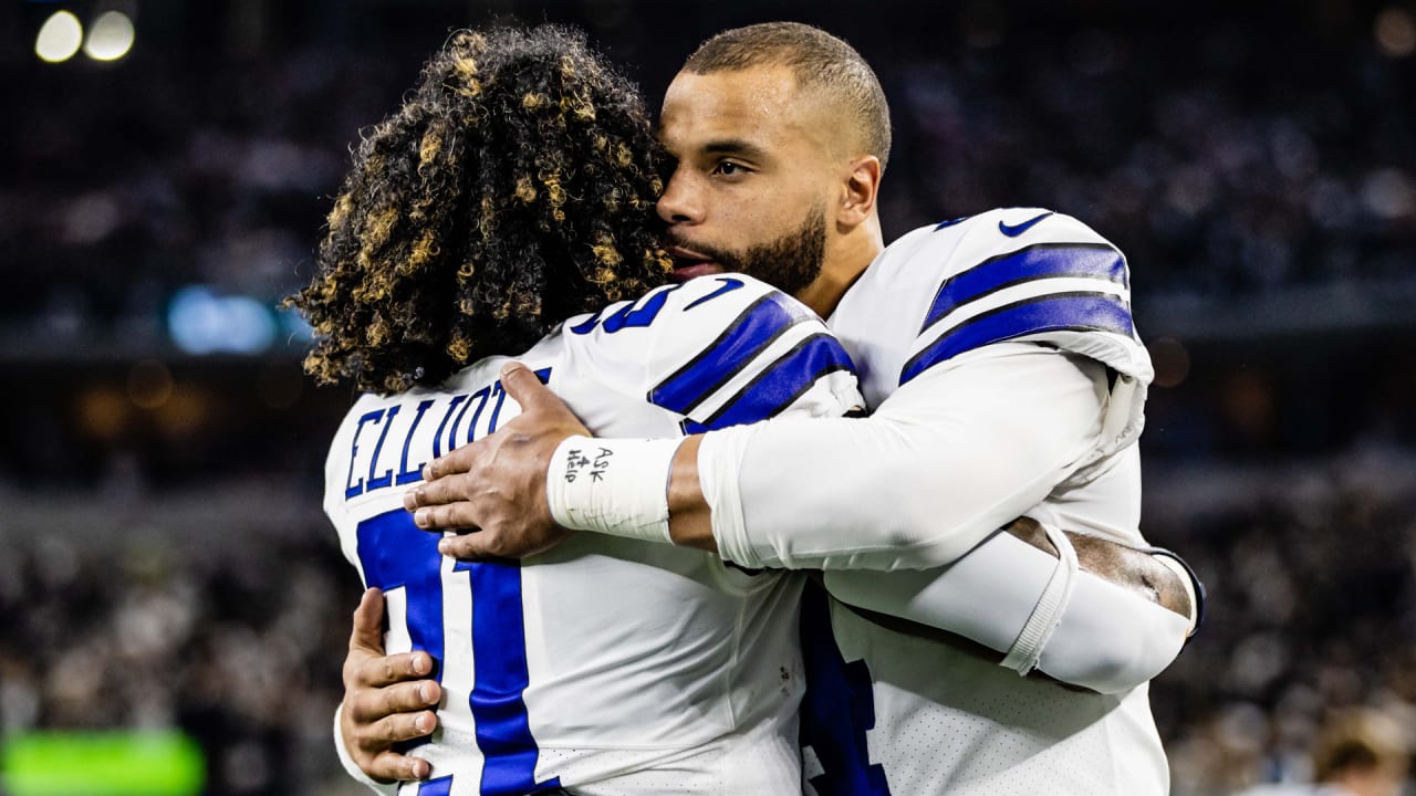 Cowboys QB Dak Prescott happy Ezekiel Elliott with Patriots