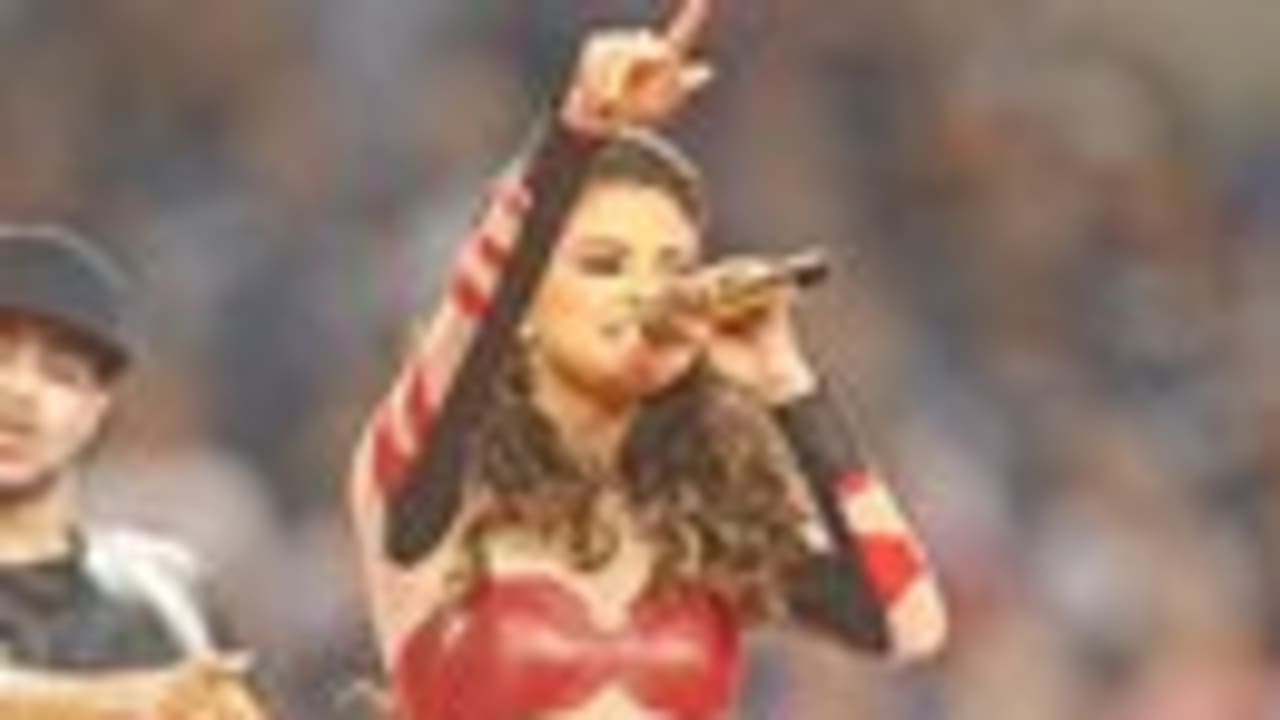 Selena Gomez Dallas Cowboys Thanksgiving Halftime Performance [VIDEO]