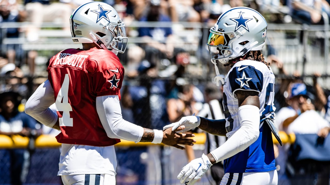 Why is Ezekiel Elliott wearing a hooded sweatshirt during practice?