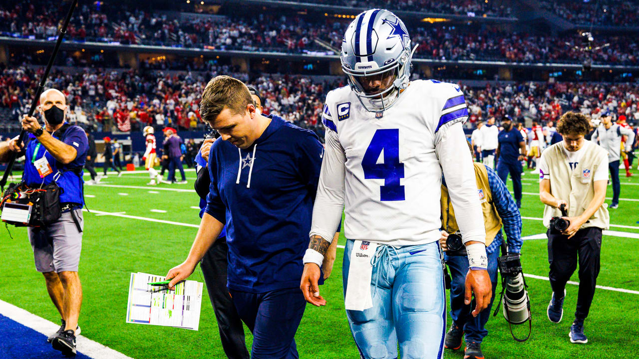 Ezekiel Elliott gives fans peek of Cowboys Thanksgiving throwback helmet