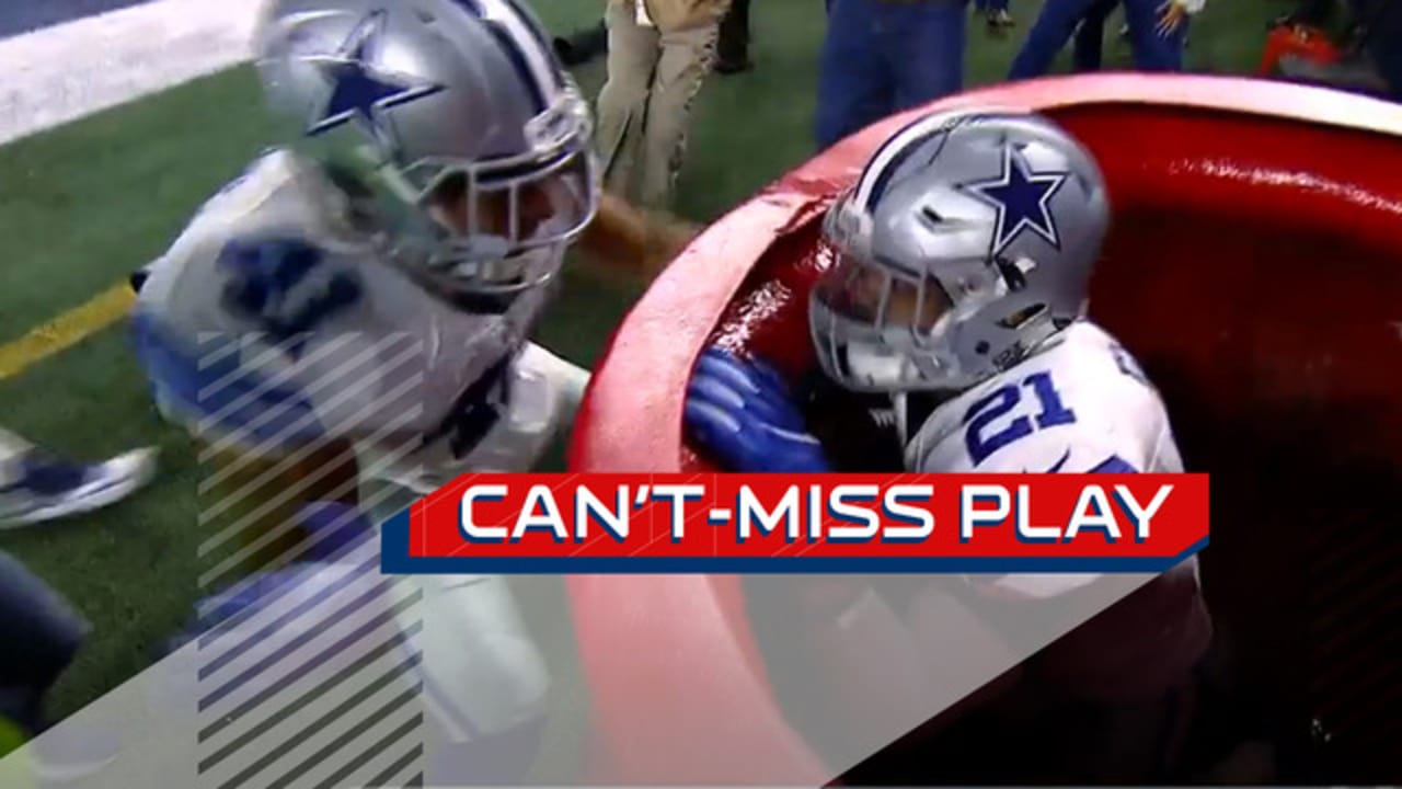 WATCH: Ezekiel Elliott goes back into the Salvation Army kettle