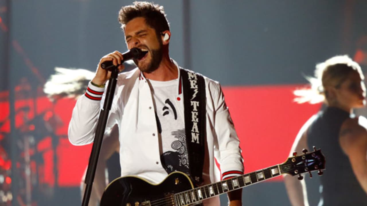 Luke Bryan Rocks Halftime Show at Thanksgiving Cowboys Game