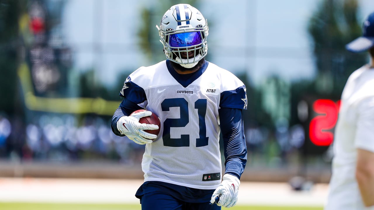 Ezekiel Elliott approves of new helmet rule