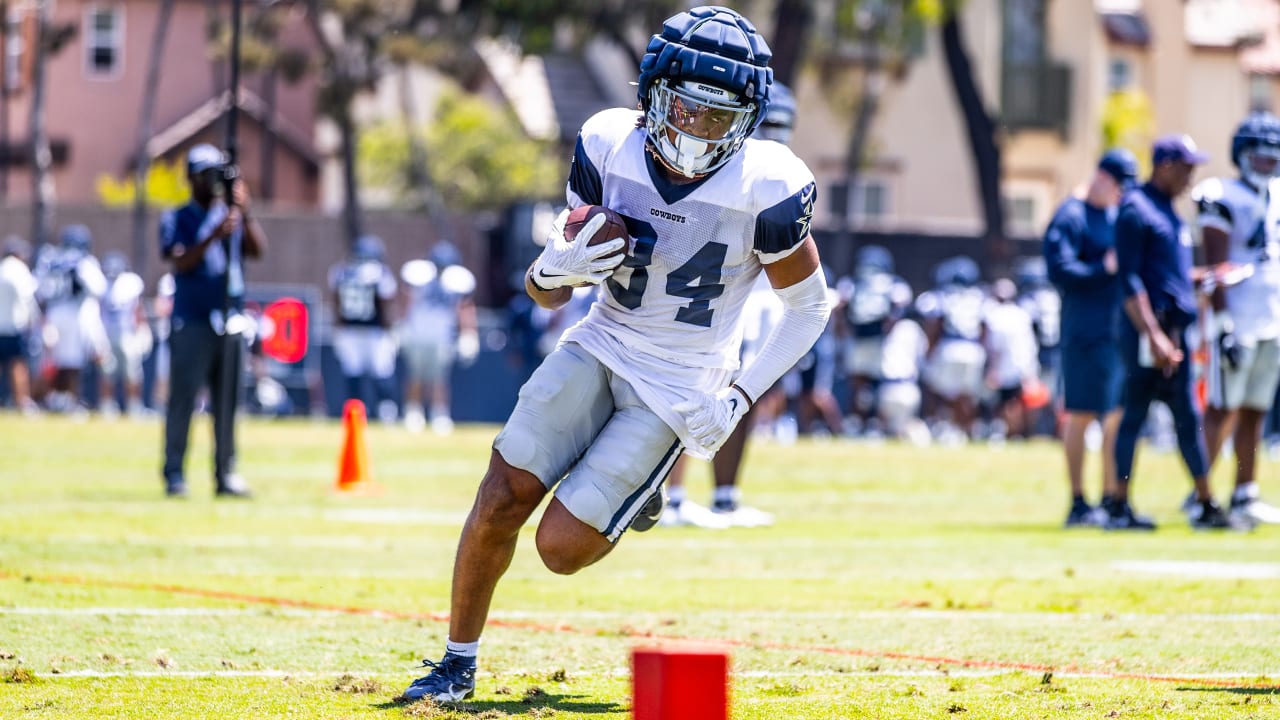 Cowboys Rico Dowdle out of game with hip injury