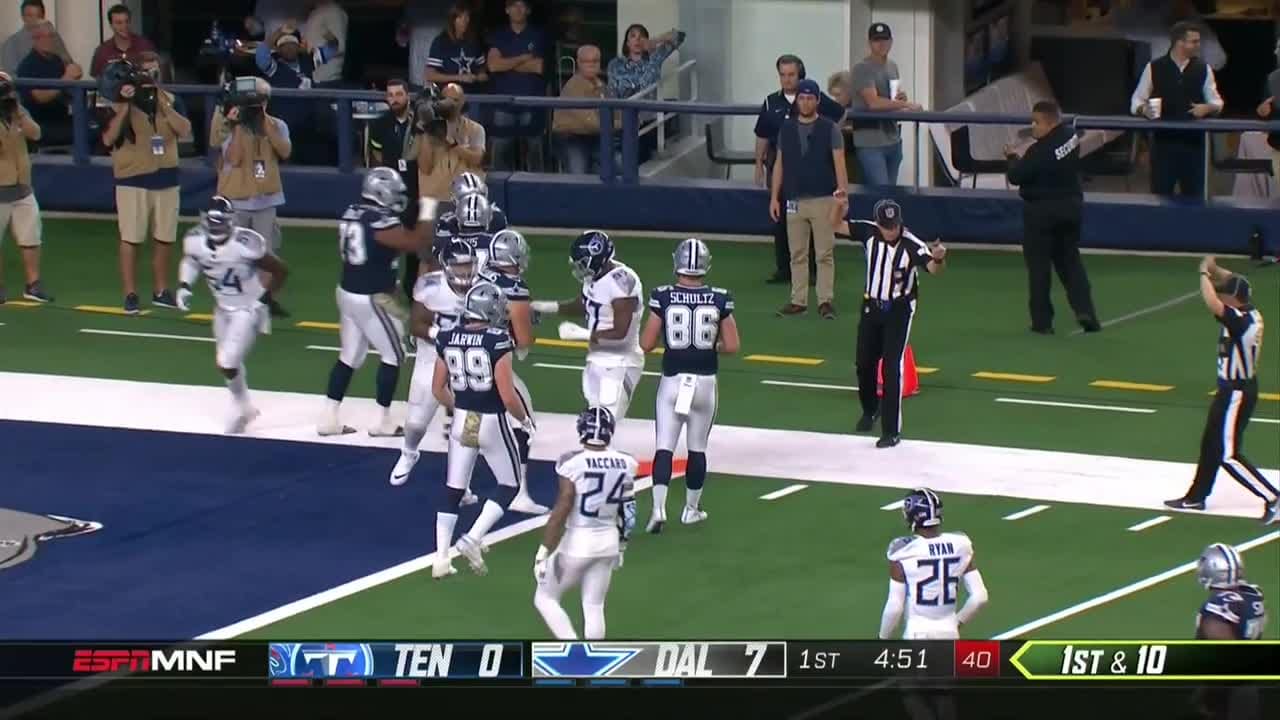 Zeke Takes Catch Nearly Into End Zone