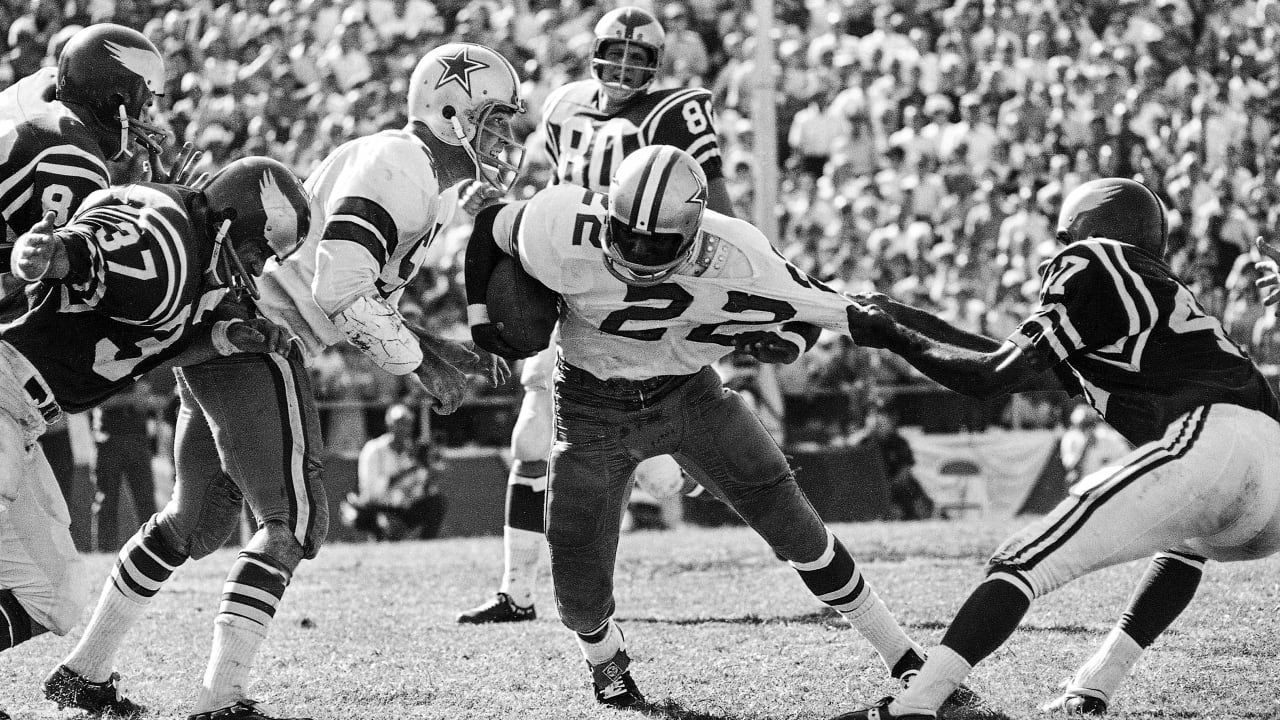 Bob Hayes of the Dallas Cowboys tracks a punt during an NFL