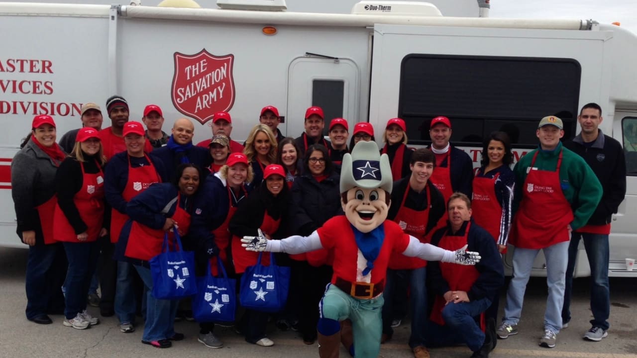 The Salvation Army on LinkedIn: Photos: Dallas Cowboys lend a helping hand  by serving Thanksgiving meals…