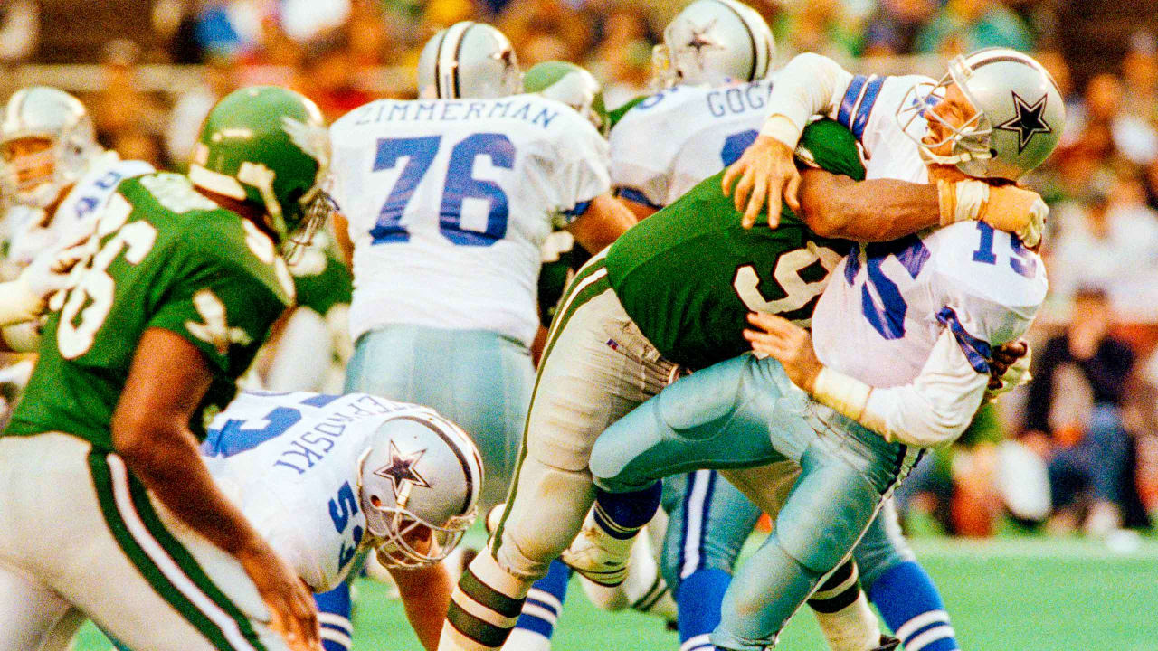 Mark Tuinei#61 of the Dallas Cowboys during a NFL football game