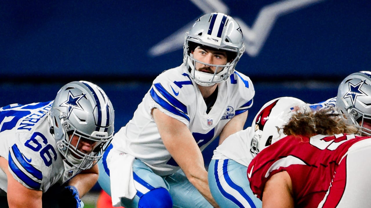 Dallas Cowboys quarterback Tony Romo (9) prepares to take the snap