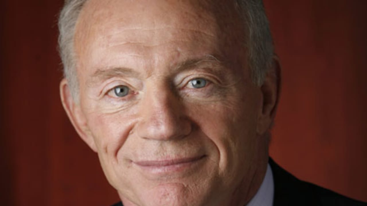 Dallas Cowboys' Jerry Jones appears to have no idea who Tampa Bay star is  before playoff game 