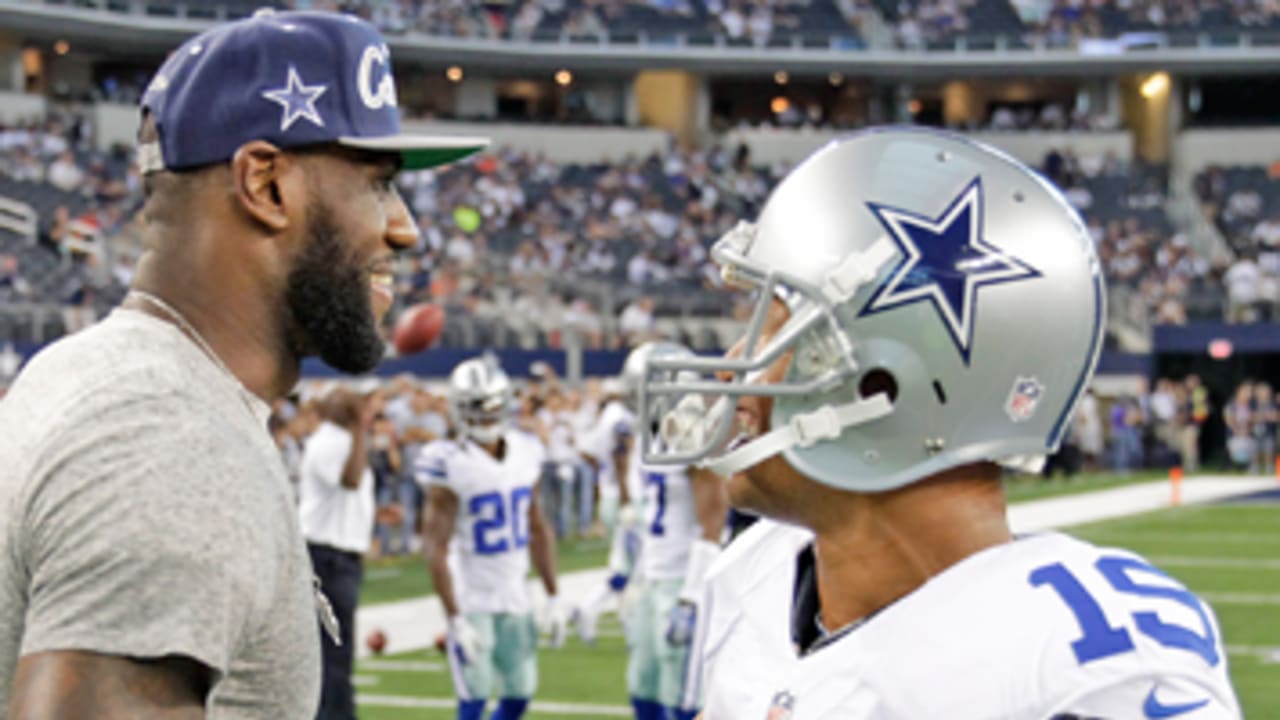 CowBuzz: Lebron James Plays At AT&T Stadium