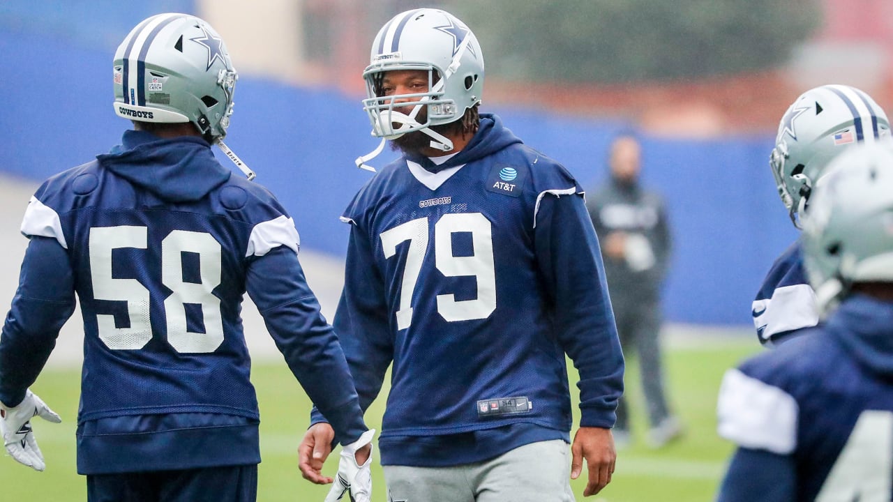 Why are Michael Bennett's shoulder pads so small? Cowboys DE's