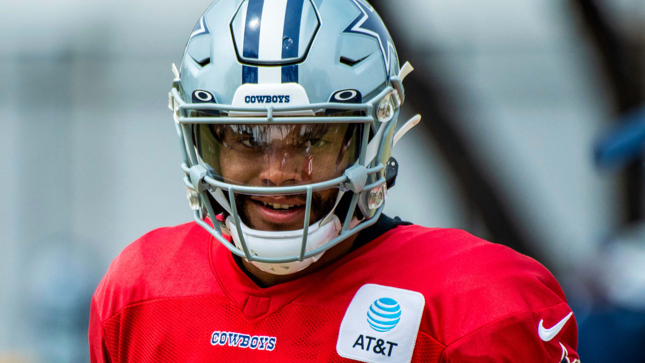 Cowboys' Dak Prescott wears Ezekiel Elliott's Ohio State jersey to  preseason finale