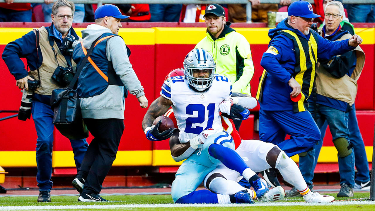 Ezekiel Elliott injury: Cowboys RB suffers knee injury in Week 9,  questionable to return - DraftKings Network