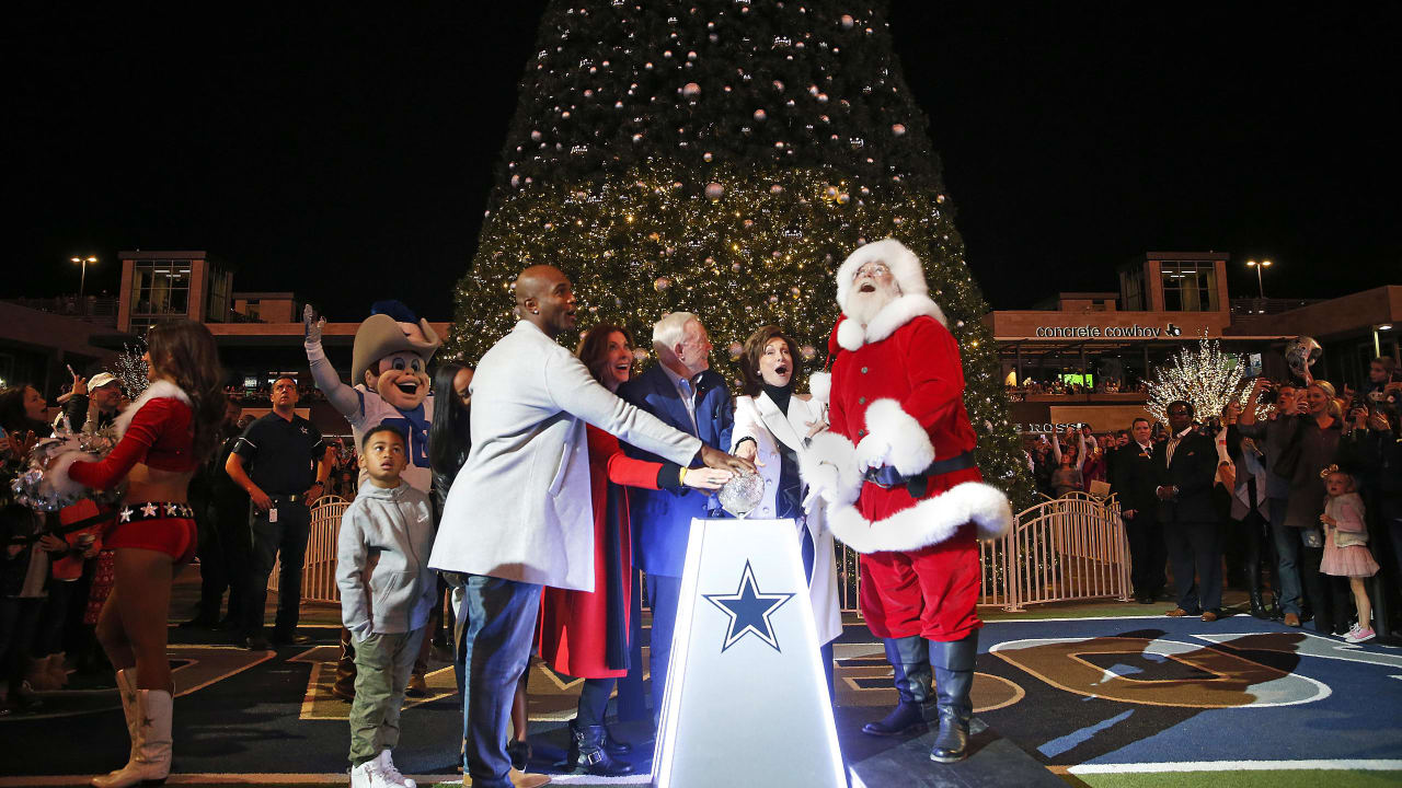 The Star in Frisco Is Having A Cowboys-Themed Christmas - Narcity