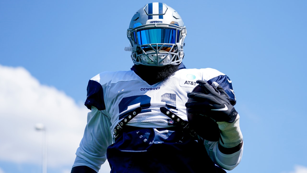 Ezekiel Elliott Agrees to $90 Million Extension to Become Highest-Paid  Running Back in NFL