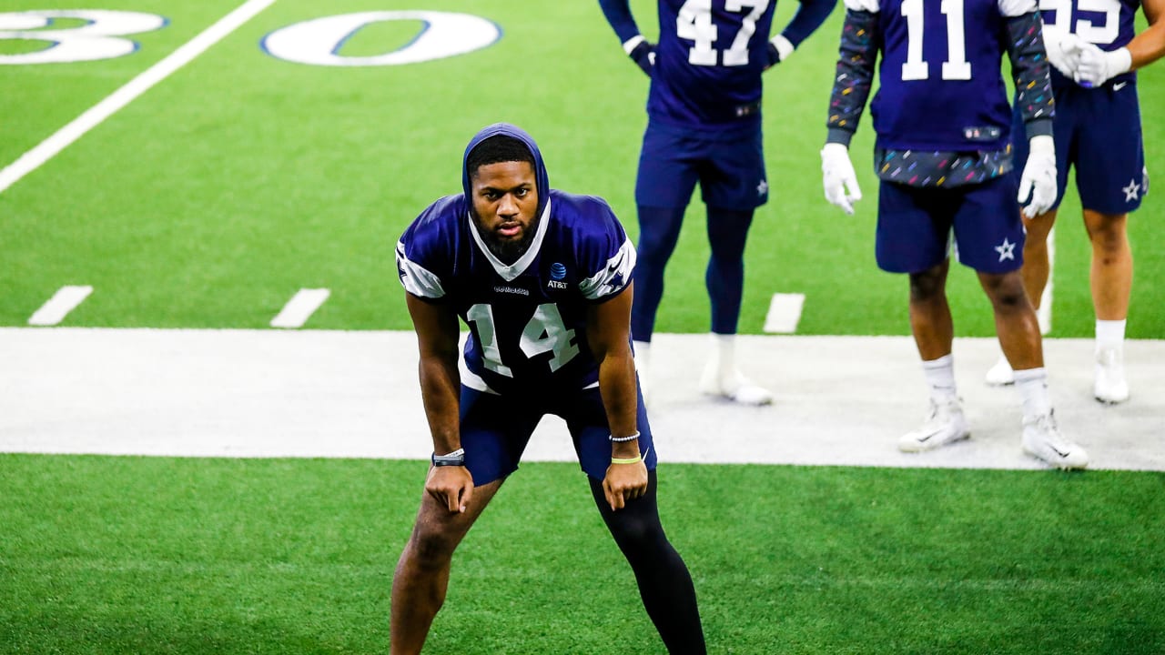 Dallas Cowboys linebacker Anthony Barr (42) defends just beyond the line of  scrimmage as he shadows the movements of the passer during an NFL wild-card  football game against the Tampa Bay Buccaneers