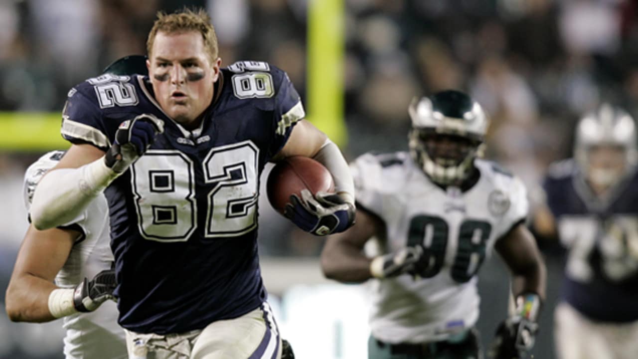 True Blue Crew - TBT: Jason Witten runs with the ball without his helmet  against the Philadelphia Eagles at Lincoln Financial Field on November 4,  2007.