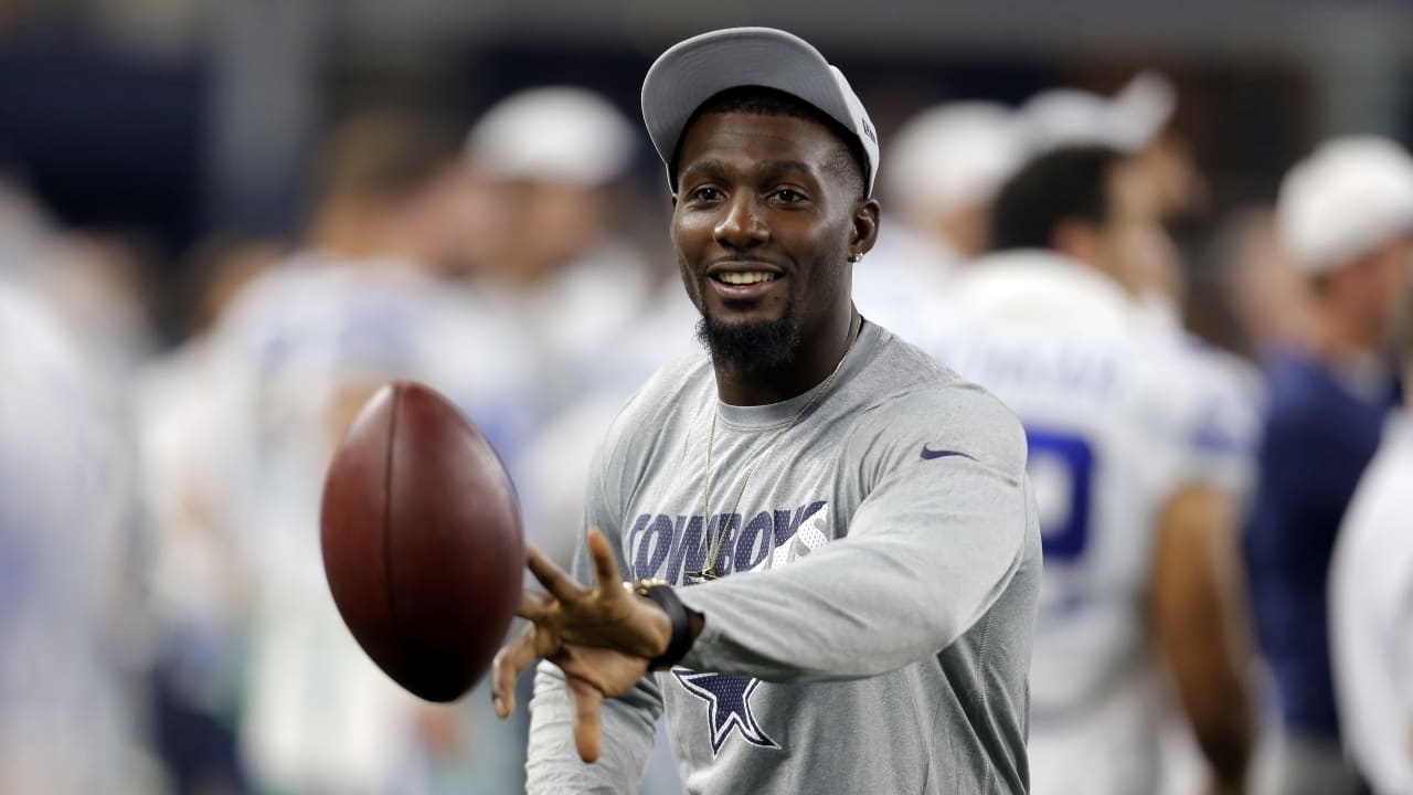 Aug 29, 2015: Dallas Cowboys wide receiver Dez Bryant #88 warms up but did  not play during an NFL Preseason football game between the Minnesota  Vikings and the Dallas Cowboys at AT&T