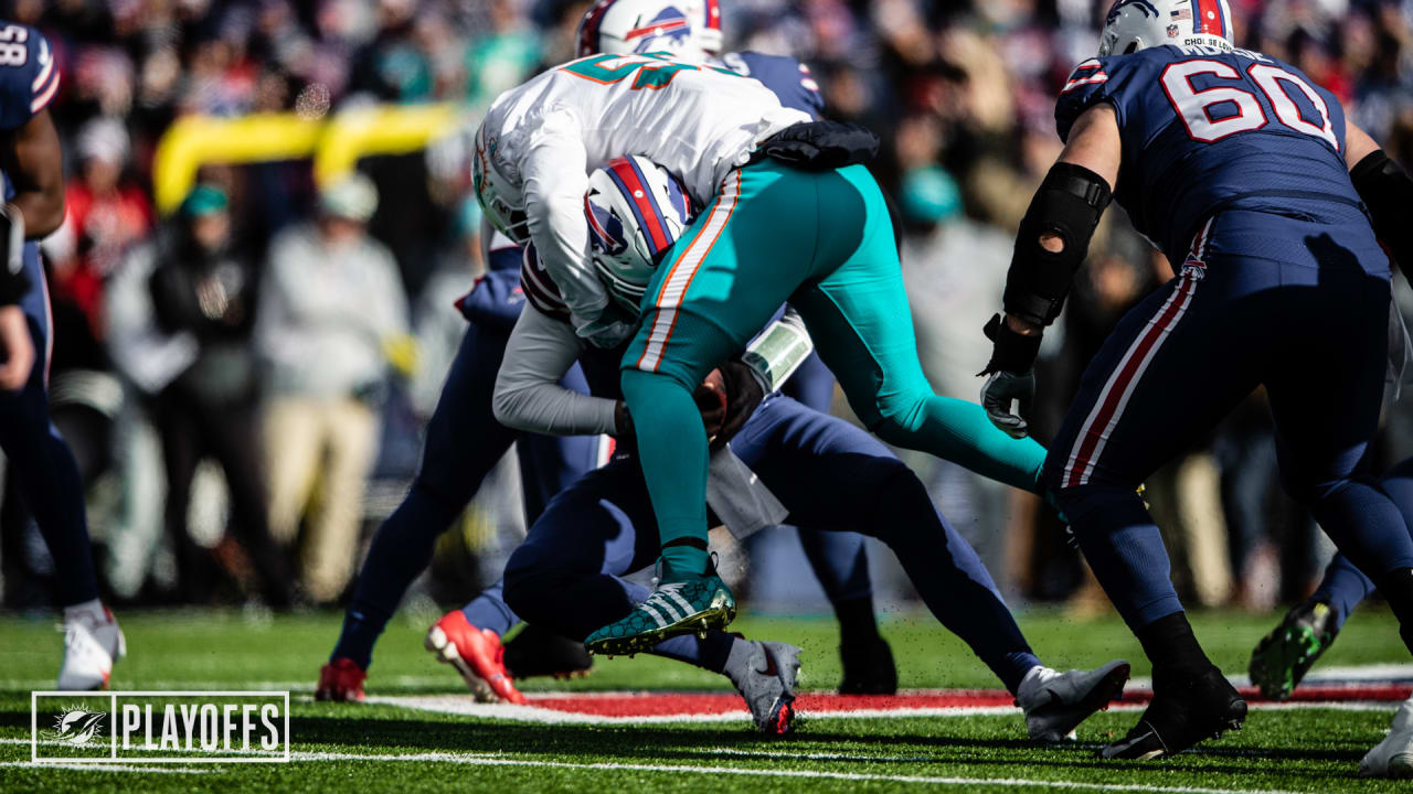 Miami Dolphins cornerback Xavien Howard toe-taps the sideline for a  highlight-reel interception