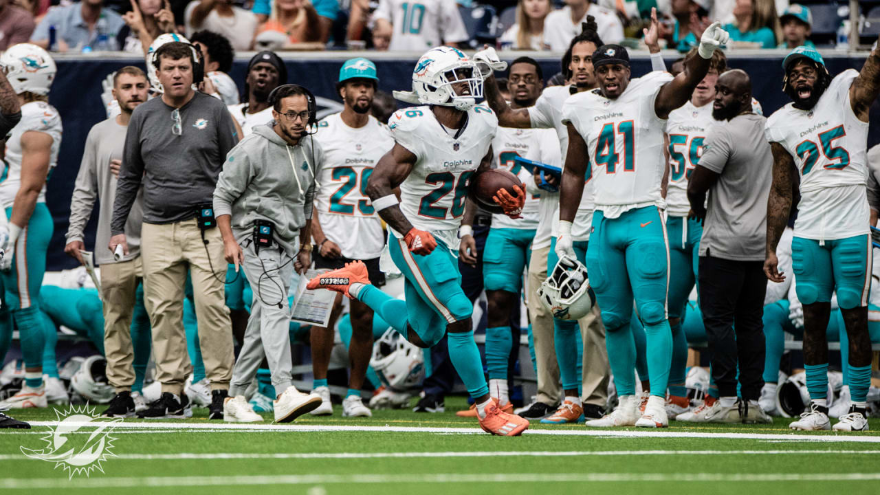 Miami Dolphins running back Salvon Ahmed (26) breaks the tackle of Raiders  defensive tackle Mau …