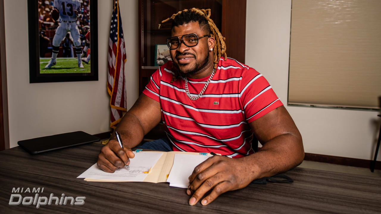 Patriots To Host OL D.J. Fluker