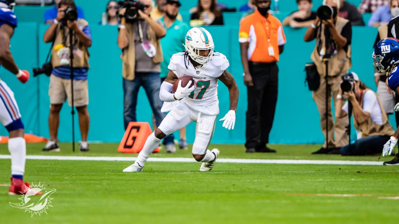 DeVante Parker's uncanny sideline adjustment sets up toe-tapping catch