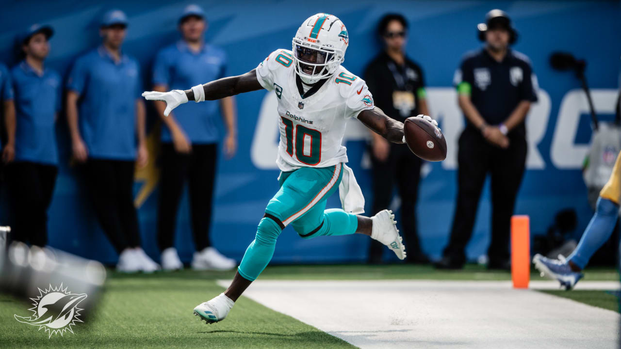 Can't-Miss Play: Miami Dolphins De'Von Achane is off to the races on  55-yard run