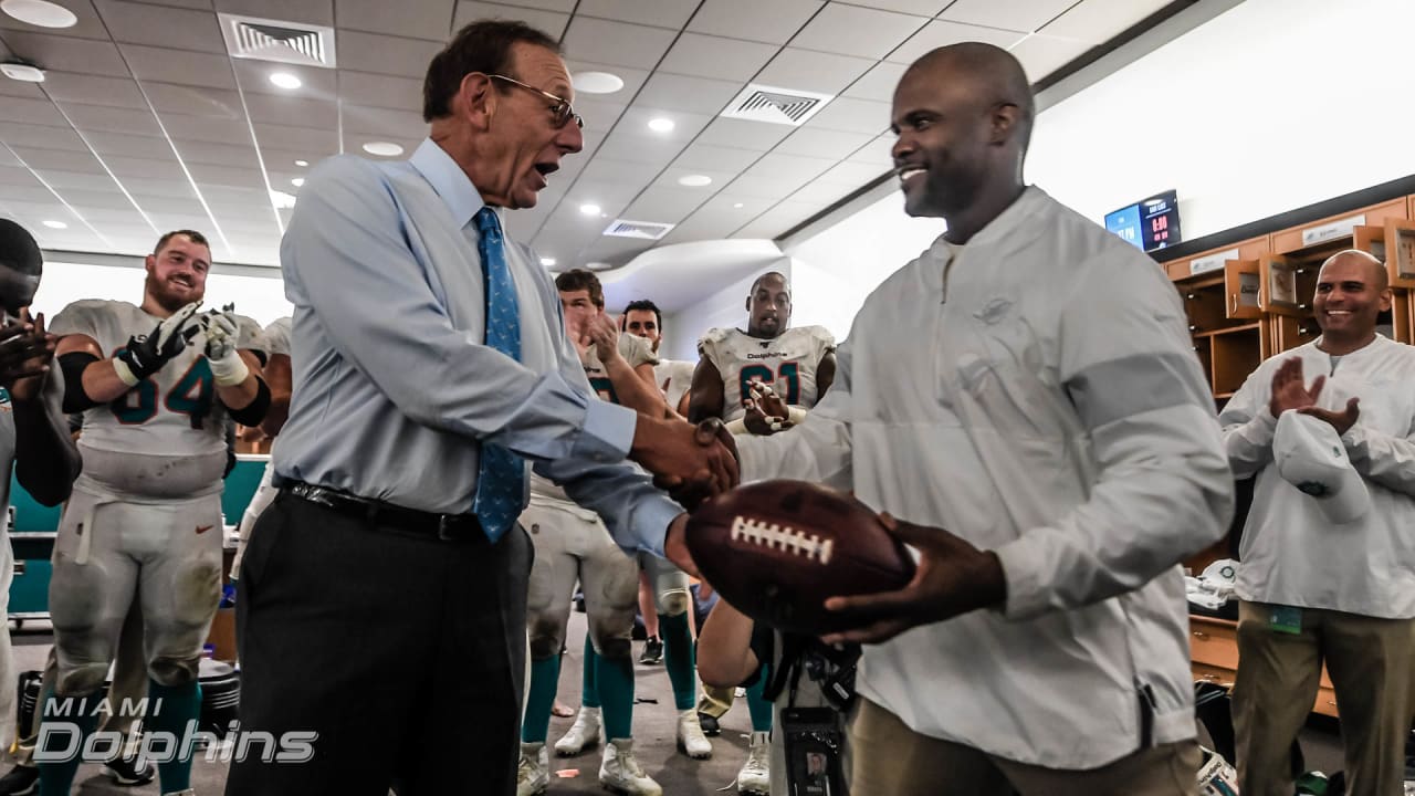 Miami Gardens, Florida, USA. 4th Nov, 2018. Miami Dolphins players storm  onto the field during the opening ceremony of an NFL football game between  the New York Jets and the Miami Dolphins