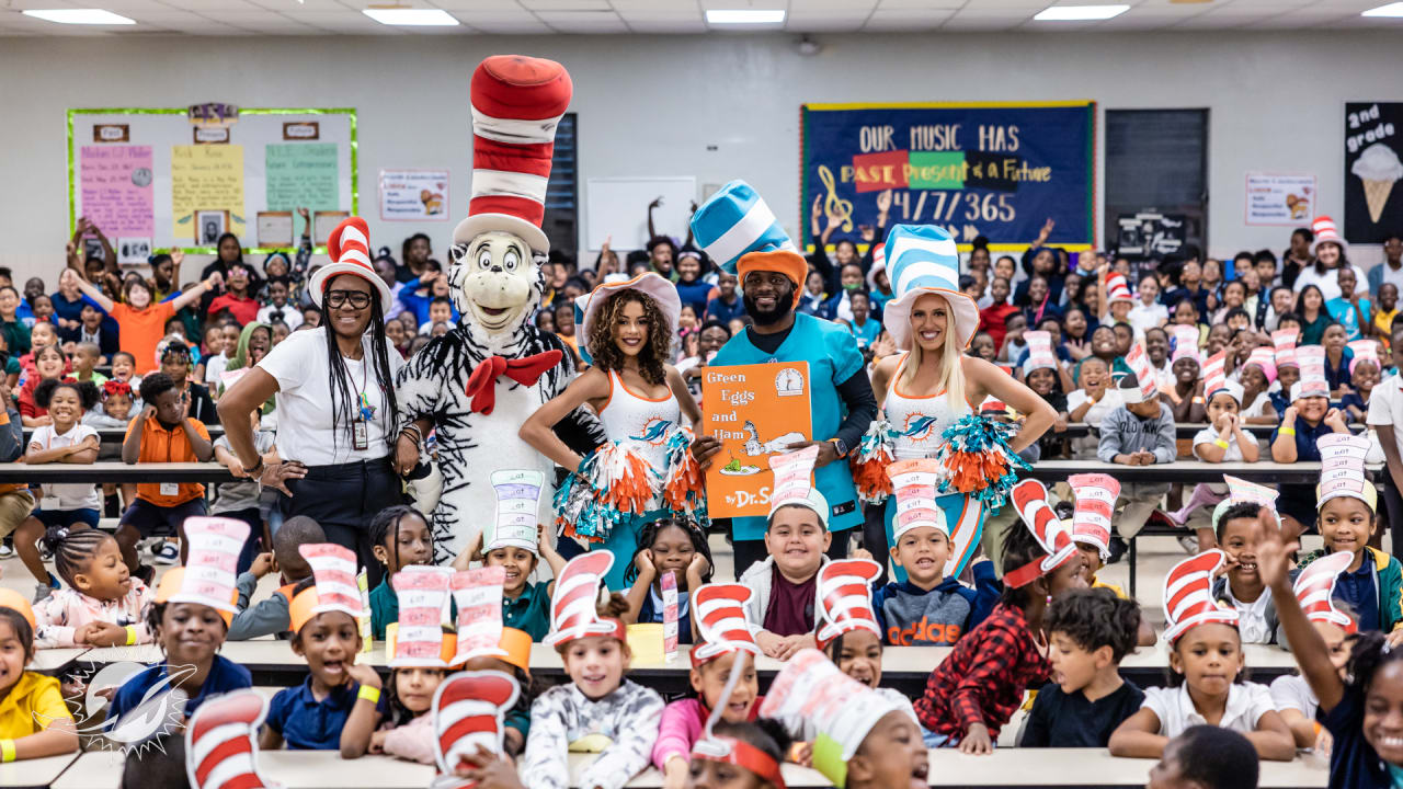 新澳门六合高手论坛 Visit North Lauderdale Elementary School For Dr. Seuss Day