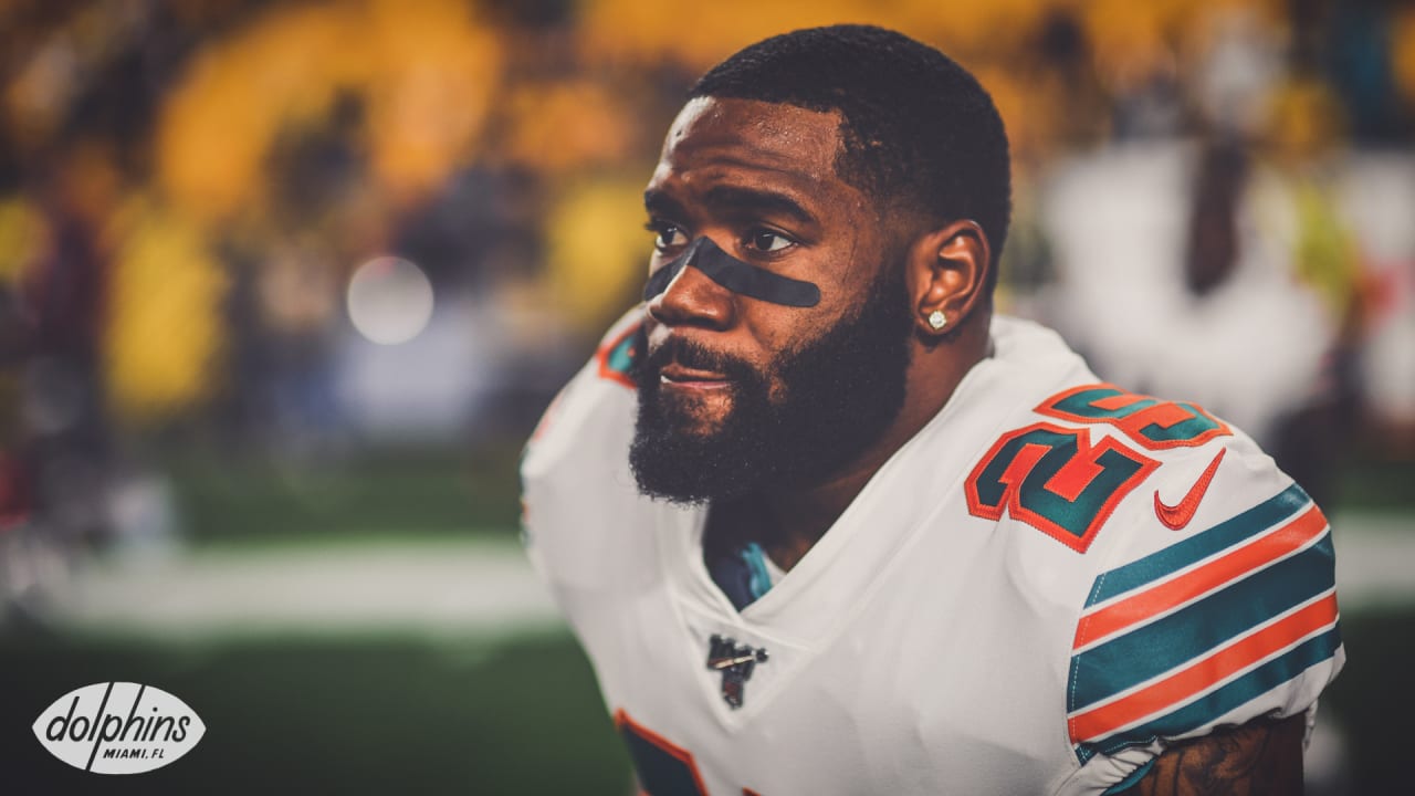 Xavien Howard practices with Dolphins after demanding a trade