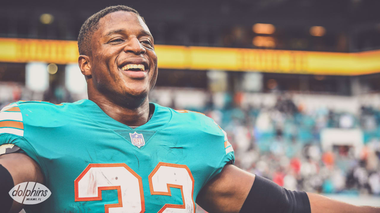 Miami Gardens, Florida, USA. 9th Dec, 2018. Miami Dolphins quarterback Ryan  Tannehill (17) in action during an NFL football game between the New  England Patriots and the Miami Dolphins at the Hard