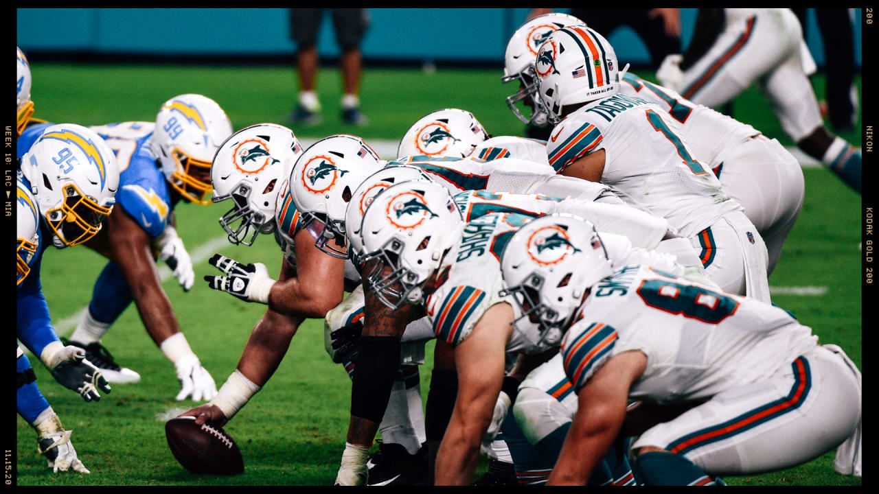 Dolphins' Andrew Van Ginkel blocks punt vs. Chargers to set up score