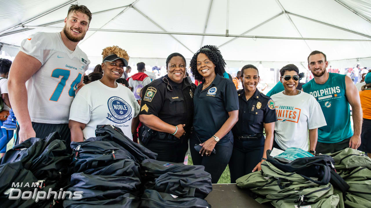 Dolphins Participate In FOOTBALL UNITES™ #DolphinsHuddlefor100