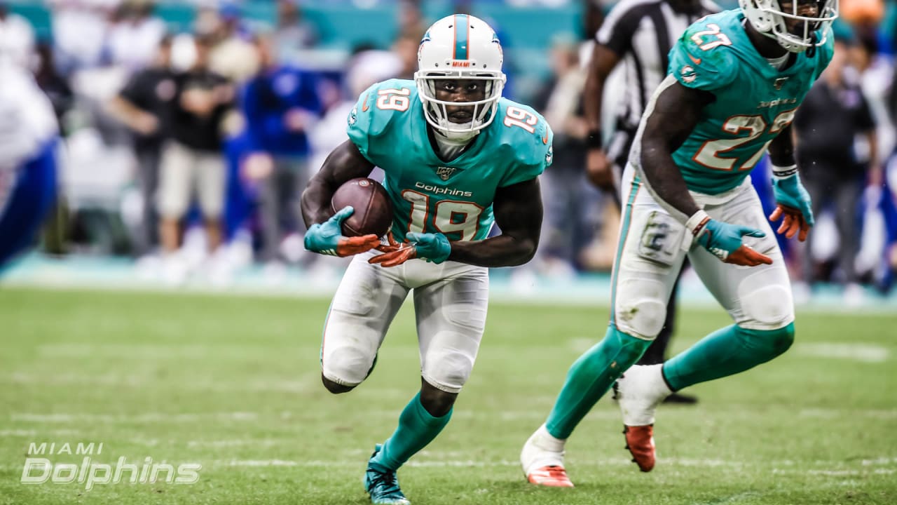 Cincinnati, Ohio, USA. 07th Oct, 2018. Miami Dolphins wide receiver Jakeem  Grant (19) celebrates with teammates after scoring a touchdown in a game  between the Miami Dolphins and the Cincinnati Bengals at