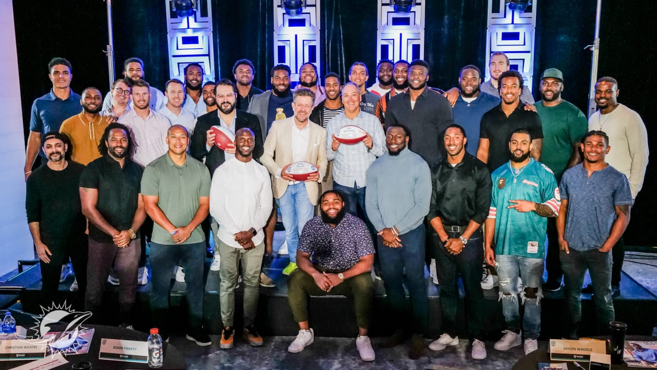 PHOTOS: Dolphins Players at the 2022 Business Combine