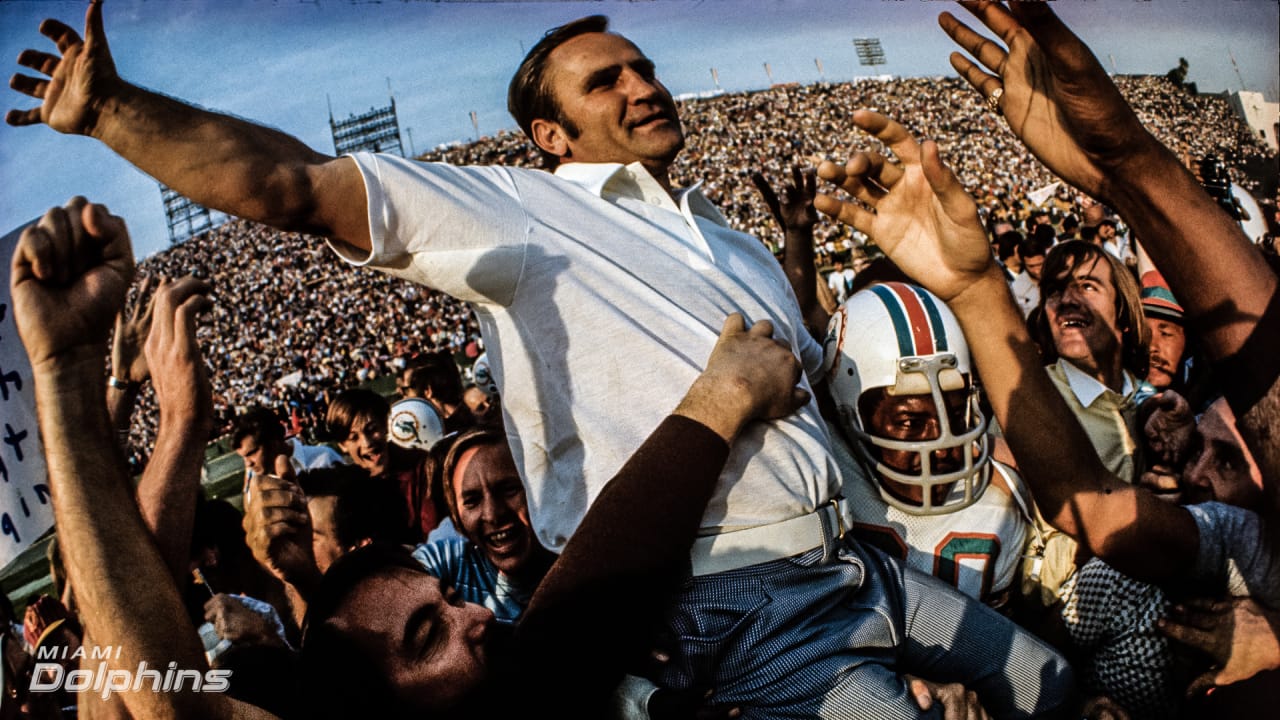 Former Miami Dolphins head coach Don Shula celebrates with