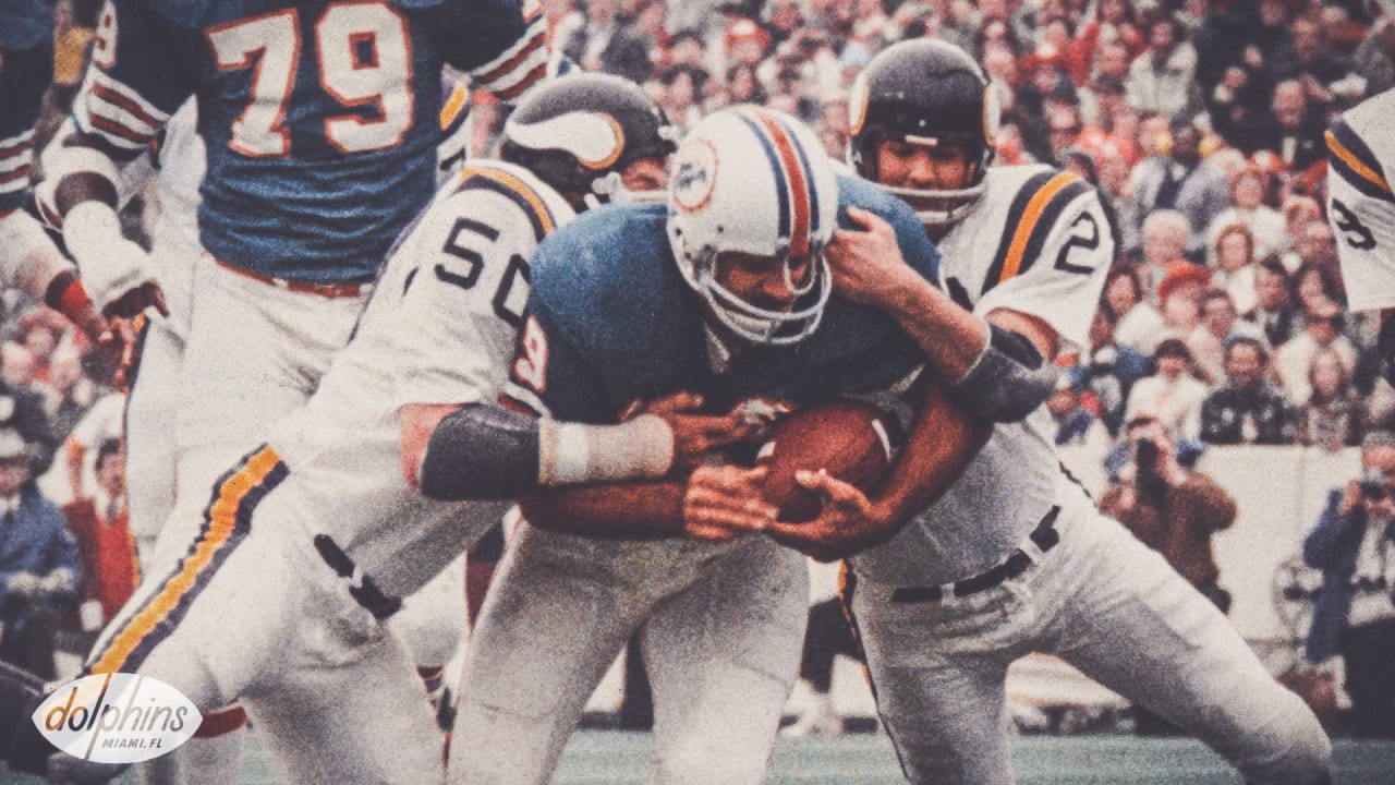 Dolphins replace team legend Jim Kiick's lost Super Bowl ring