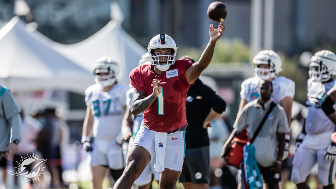 Miami Dolphins wide receiver Erik Ezukanma (18) warms up before an