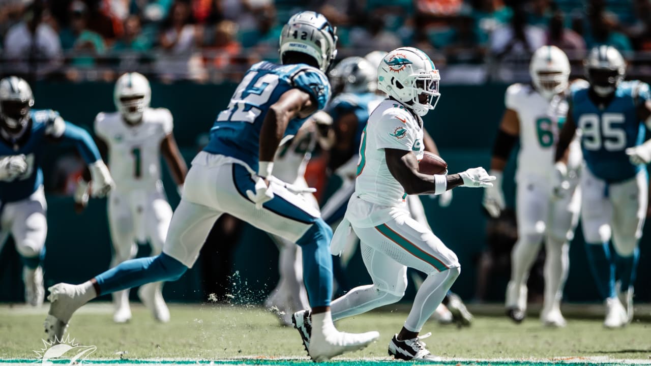 Dolphins WR Tyreek Hill leaves game vs. Panthers