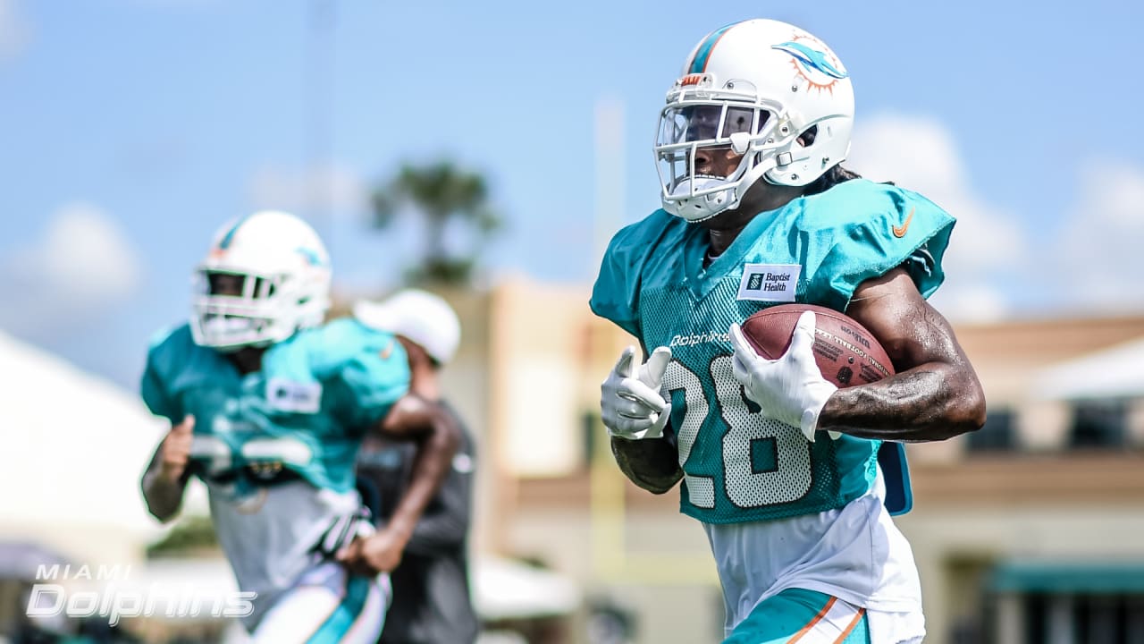 Miami Dolphins' linebacker Jerome Baker to remain versatile