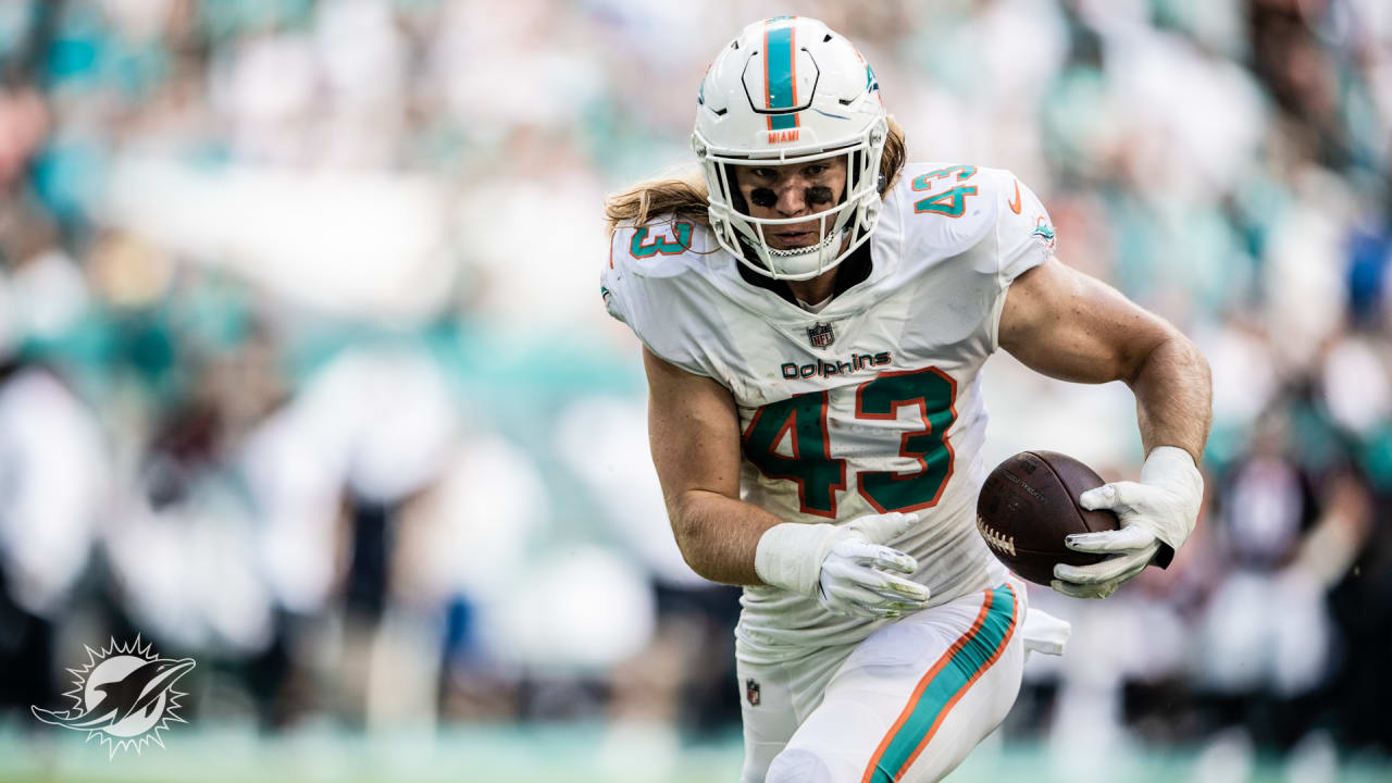 Miami Dolphins outside linebacker Andrew Van Ginkel (43) during the second  half of an NFL football game, Thursday, Sept. 24, 2020, in Jacksonville,  Fla. Dolphins won 31-13. (AP Photo/Gary McCullough Stock Photo - Alamy