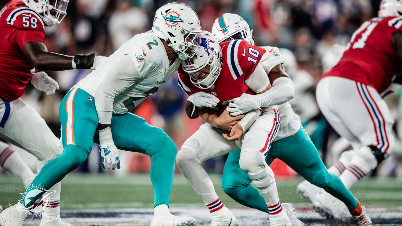 Miami Dolphins linebacker Bradley Chubb (2) runs during an NFL